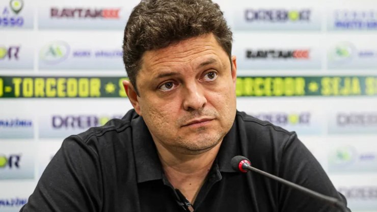 Presidente do Cuiabá ataca Corinthians e cobra Santos por dívidas