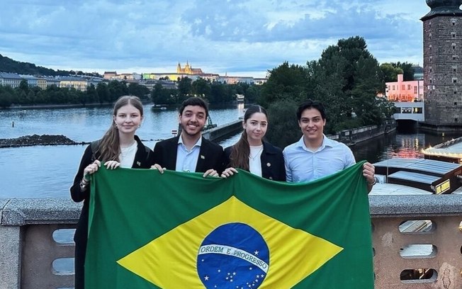 Brasil termina preparação em Praga e segue para a Copa do Mundo de debates escolares, na Sérvia