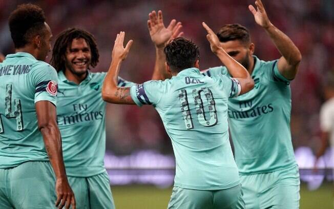 Arsenal goleia PSG em jogo amistoso realizado em Singapura