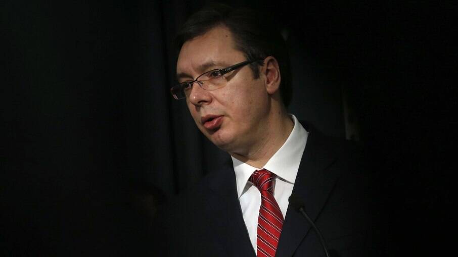 Aleksander Vucic é reeleito na Sérvia