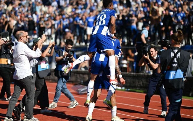 Evanilson celebra o seu gol, o primeiro do Porto na final contra o Sporting 