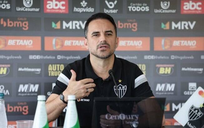 Rodrigo Caetano revela indefinição na zaga do Atlético-MG e comenta sobre Jemerson: 'Não é para esse ano'