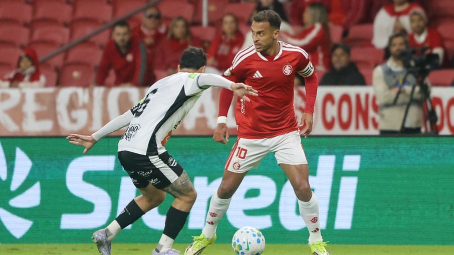 Alan Patrick em Internacional vs. Athletic Club