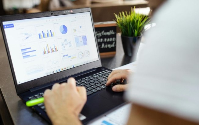 Adlocal rompe a marca de 100 clientes e anuncia rebranding