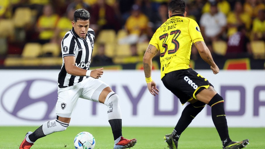 Matheus Martins salva, e Botafogo busca empate contra o Barcelona