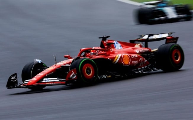 O piloto monegasco da Ferrari, Charles Leclerc, participa da sessão de classificação antes do Grande Prêmio da Bélgica de Fórmula 1, no Circuito de Spa-Francorchamps, em Spa, em 27 de julho de 2024.