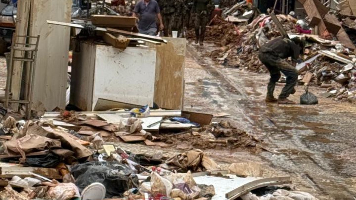 Calçadão de Ubá (MG) segue destruído 6 meses após tempestade - QTU Questões do Universo