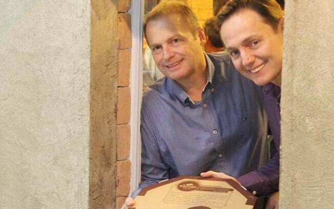 Guto Covizzi (direita) se tornou sócio da rede de pizzaria em 2003