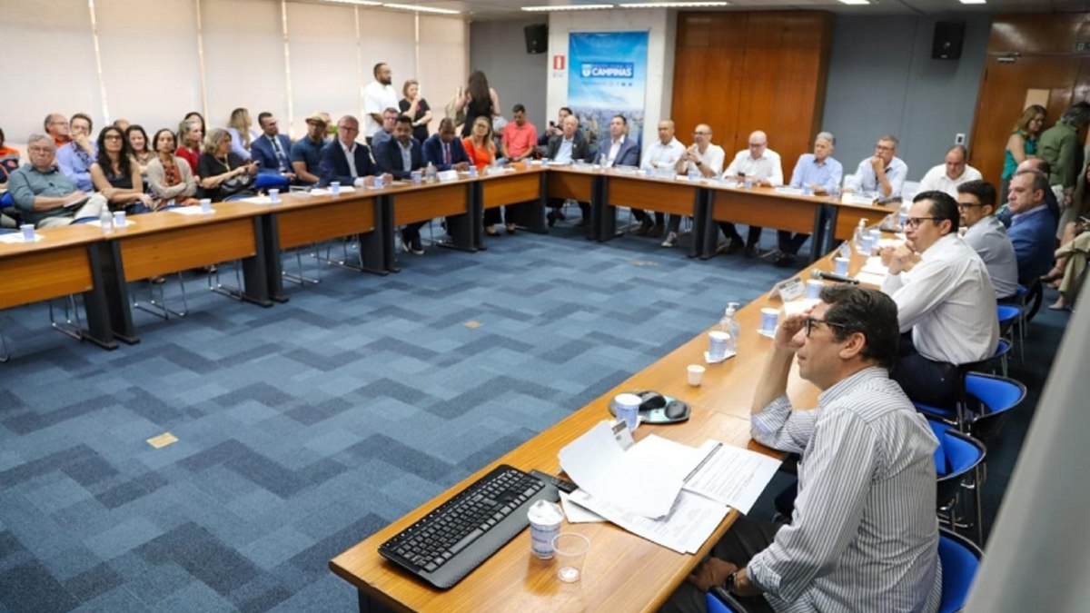 Reunião ocorreu na sala azul do Palácio dos Jequitibás, em Campinas Reunião ocorreu na sala azul do Palácio dos Jequitibás, em Campinas