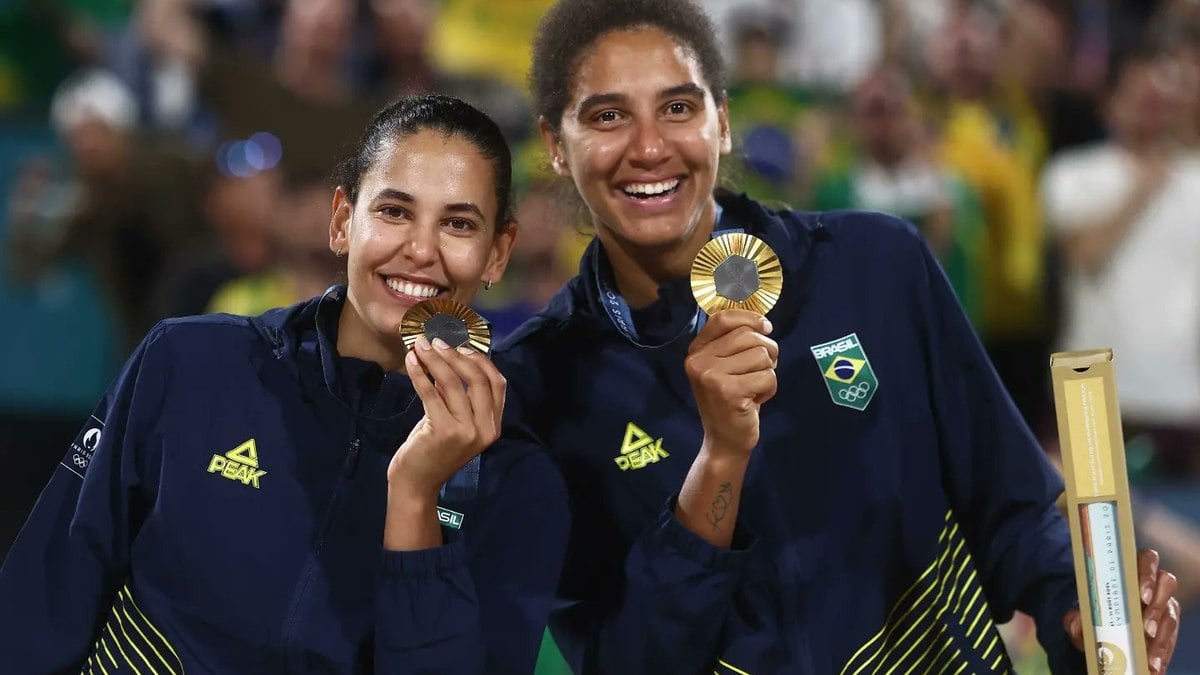 Duda e Ana Patrícia foram campeãs olímpicas no vôlei de praia na última sexta-feira (10)