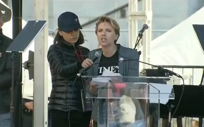 Scarlett Johansson critica James Franco durante discurso na Marcha das Mulheres nos EUA