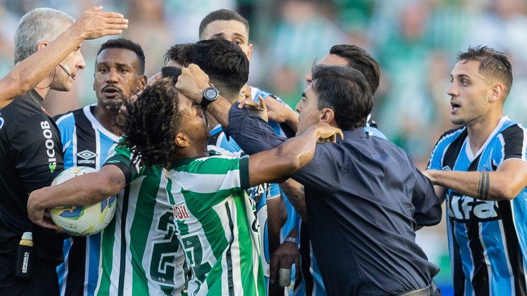 Atacante do Juventude presta queixa contra técnico do Grêmio