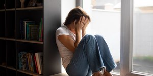 Ansiedade e vida agitada: o impacto silencioso em dentes e boca