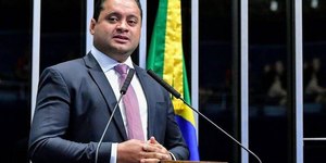 PF investiga senador Weverton Rocha por supostos desvios no INSS