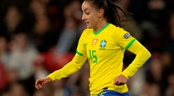 Jogadora da Seleção Brasileira, Luana revela que está com câncer