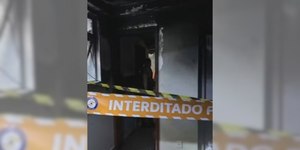 Bebê de 4 meses é resgatado após incêndio destruir apartamento