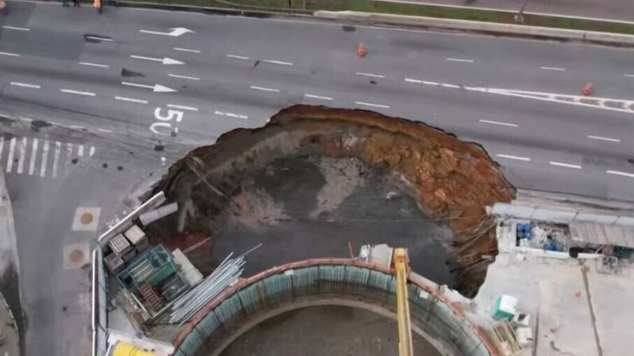 Após liberação, pista central da Marginal Tietê registra lentidão