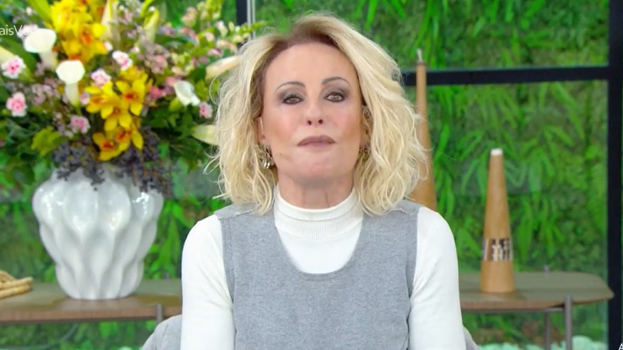 Ana Maria Braga chama atenção de equipe ao vivo