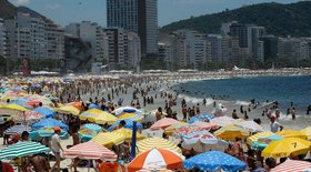 Após fenômeno, praias ficam cheias no Rio de Janeiro