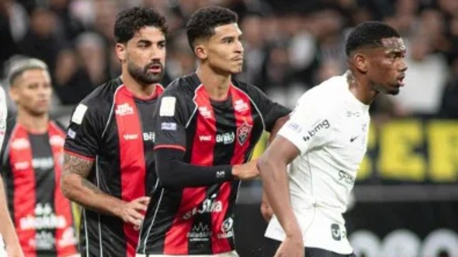 André sofre o único pênalti marcado para o Corinthians no Brasileiro André sofre o único pênalti marcado para o Corinthians no Brasileiro