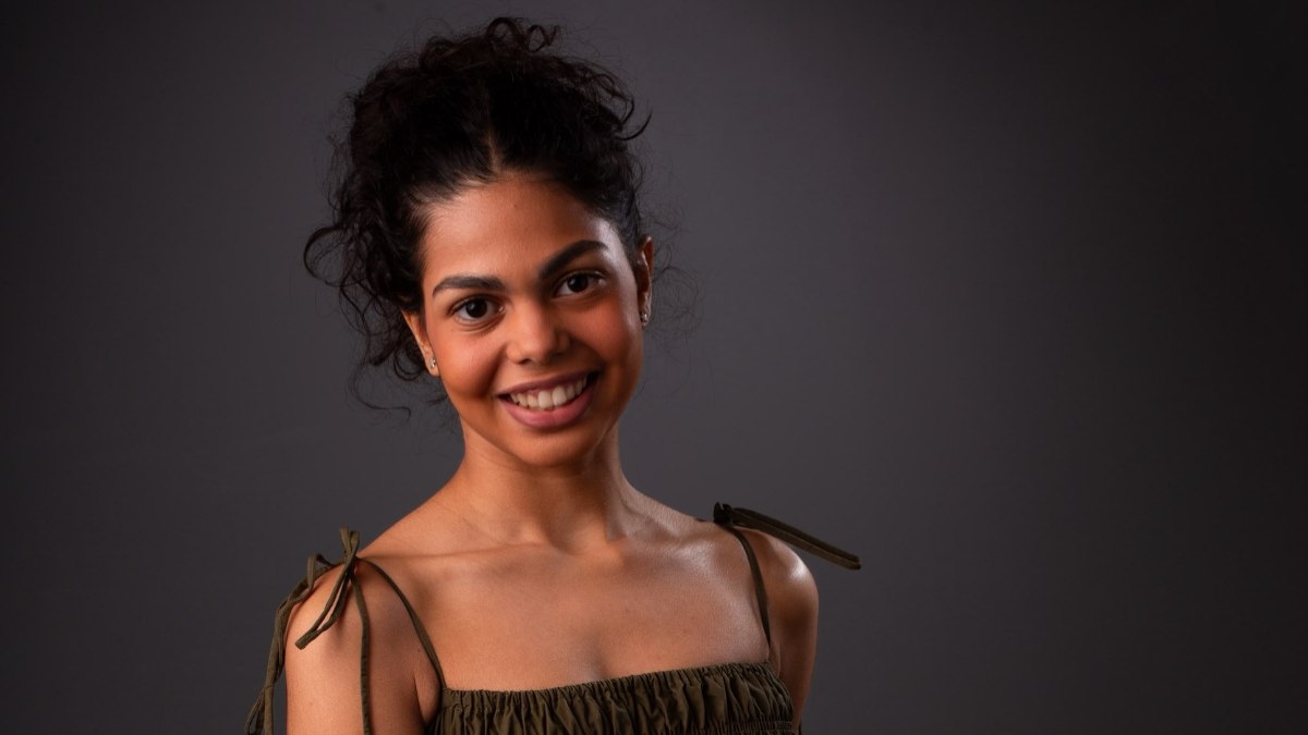 Carol Pinheiro estreia na TV Globo como Águeda, personagem da novela “Lá na Minha Terra”. Carol Pinheiro estreia na TV Globo como Águeda, personagem da novela “Lá na Minha Terra”.