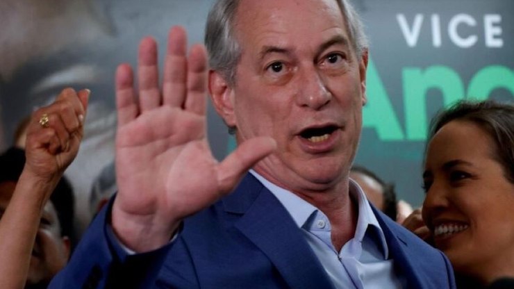 Bancada do PDT na Câmara discute expulsão de Ciro Gomes do partido