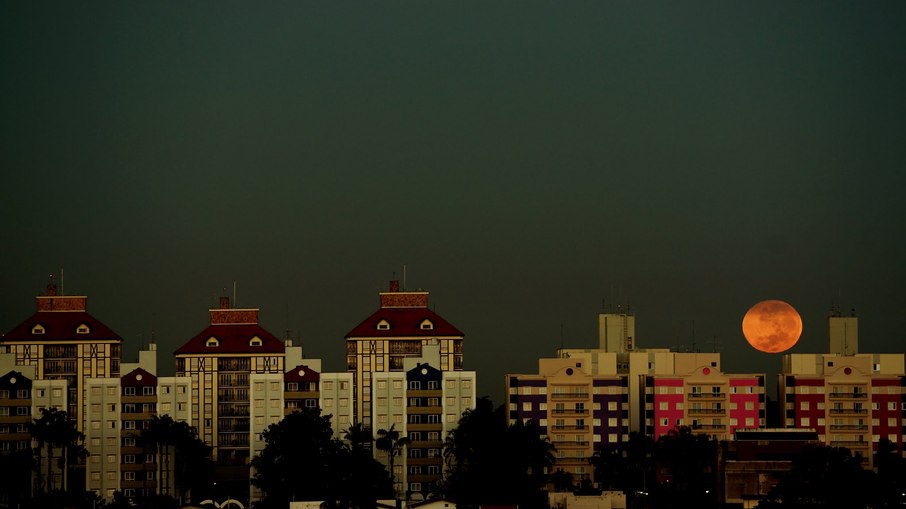 O eclipse total acontecerá às 4h da manhã O eclipse total acontecerá às 4h da manhã