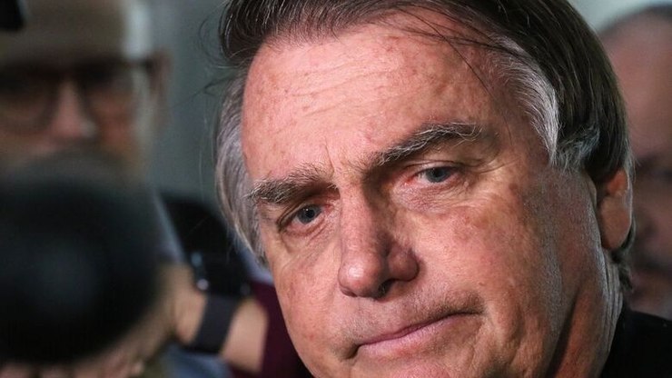 Bolsonaro é preso pela Polícia Federal por ordem do ministro Alexandre de Moraes