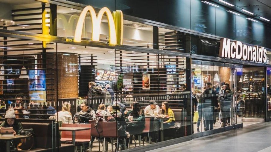 Fachada do McDonald's Fachada do McDonald's