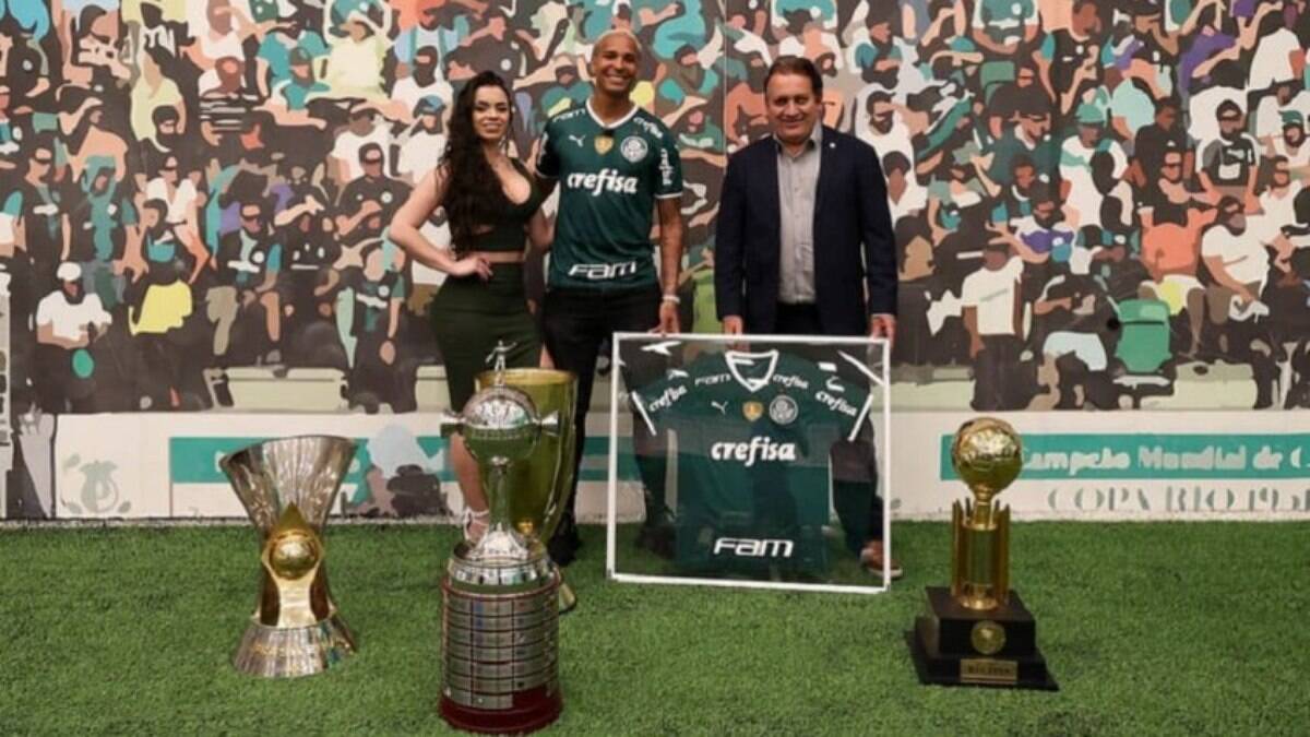 Rony recebe homenagem do Palmeiras; Dar a minha vida em todos os jogos  pelo clube