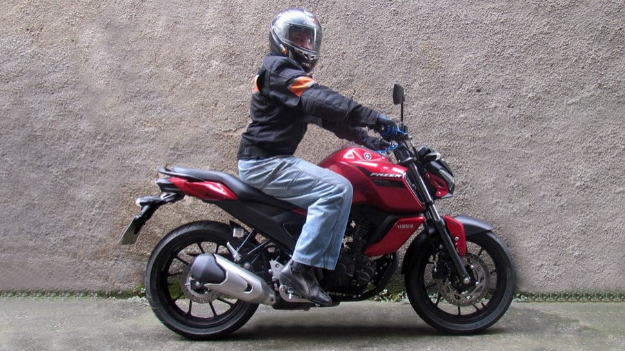 Yamana Fazer FZ15: motocicleta tem certo apelo esportivo e agora passa a vir com freios ABS
