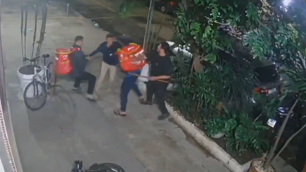 Homem foi agredido até a morte acusado de roubar a própria bicicleta Homem foi agredido até a morte acusado de roubar a própria bicicleta