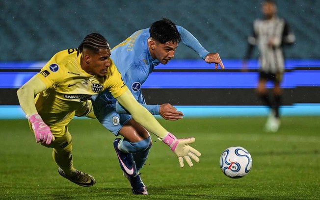 Com raça, o Galo sustenta o 0 a 0 e está em mais uma final de Sul-Americana Com raça, o Galo sustenta o 0 a 0 e está em mais uma final de Sul-Americana