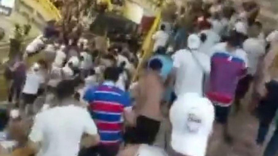 Clássico entre Ceará e Fortaleza pelo Campeonato Cearense de futsal é interrompido após briga generalizada