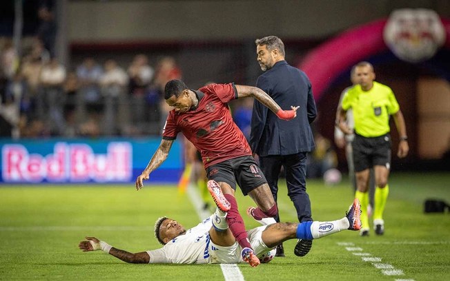 Artur Jorge durante o jogo frustrante da Raposa