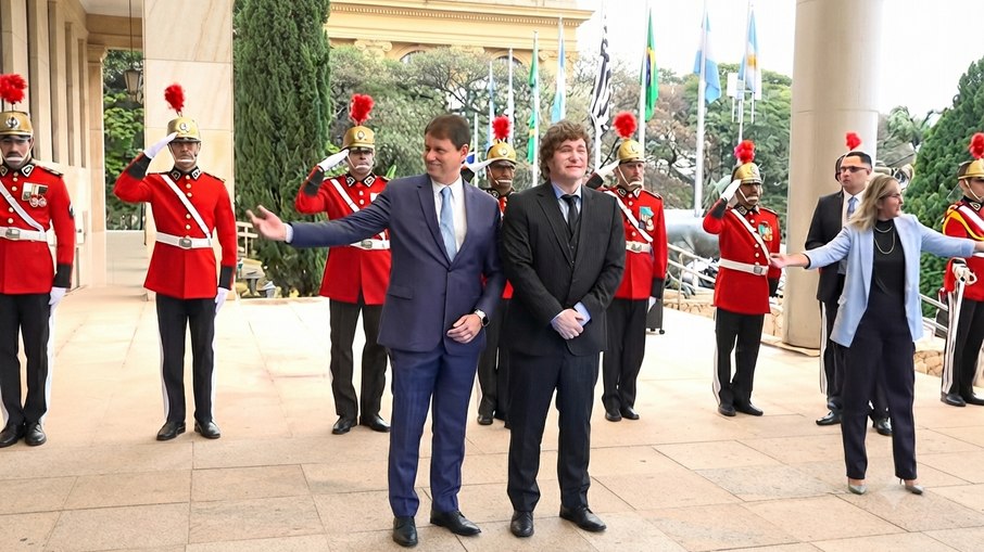 Javier Milei cumpre agenda politica no Brasil e se encontra na manhã deste sábado (25) com o governador de São Paulo,Tarcísio de Freitas.
