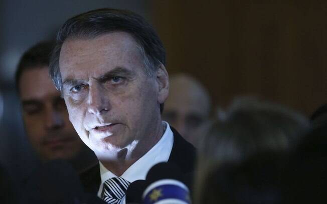 Presidente Jair Bolsonaro tenta desmentir telejornal da Globo com um vídeo no Twitter