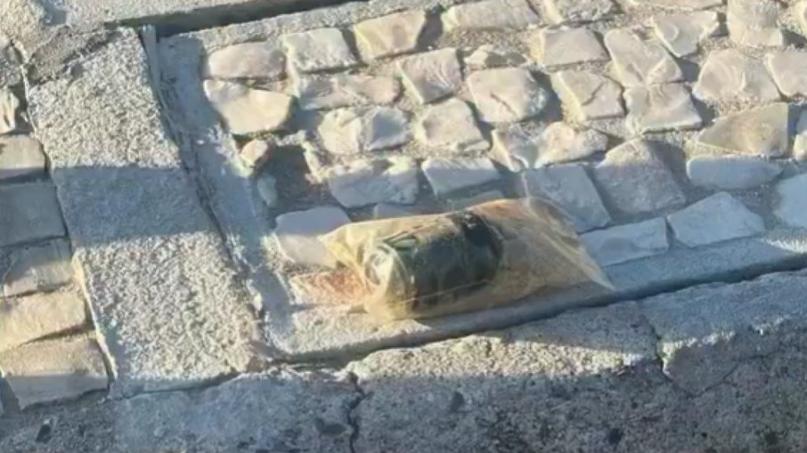 Artefato retirado da Praia de Copacabana pelo esquadrão antibomba