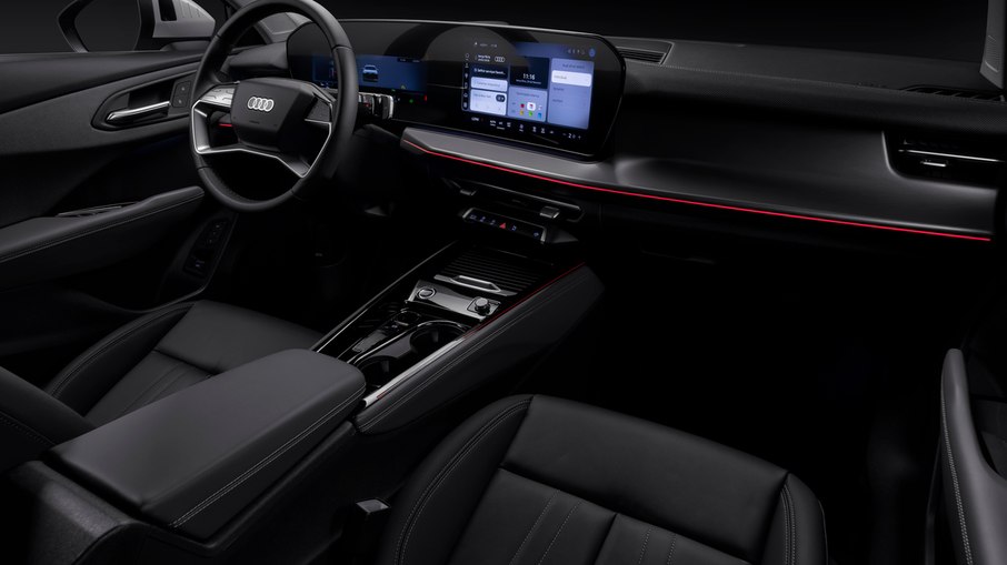 Interior do novo Audi Q3 aposta em cockpit digital com tela panorâmica e acabamento premium