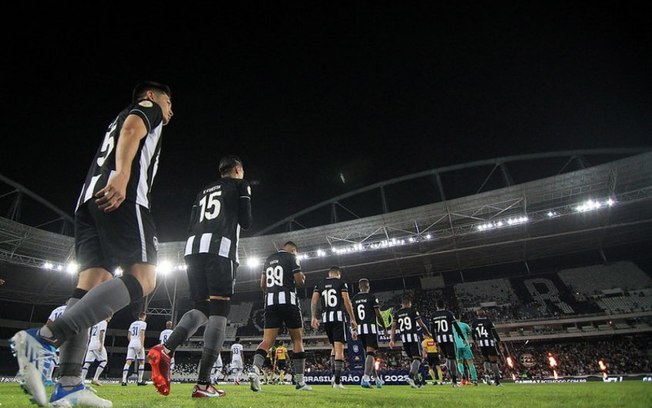 Derrota mostra que time do Botafogo ainda está longe de sintonia total com Luís Castro