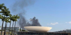 STF: polícia prende suspeito de incendiar banheiro químico