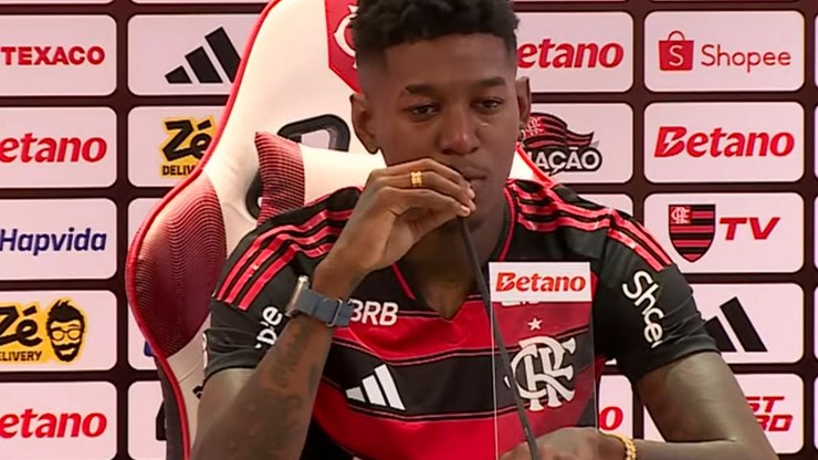 Vitão se emociona em apresentação no Flamengo: "Tudo é possível"