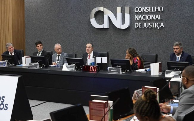 Barroso suspende escolha de novo desembargador do TJDFT