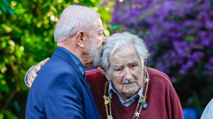 Lula concedeu a Ordem Nacional do Cruzeiro do Sul ao ex-presidente do Uruguai, Pepe Mujica Lula concedeu a Ordem Nacional do Cruzeiro do Sul ao ex-presidente do Uruguai, Pepe Mujica