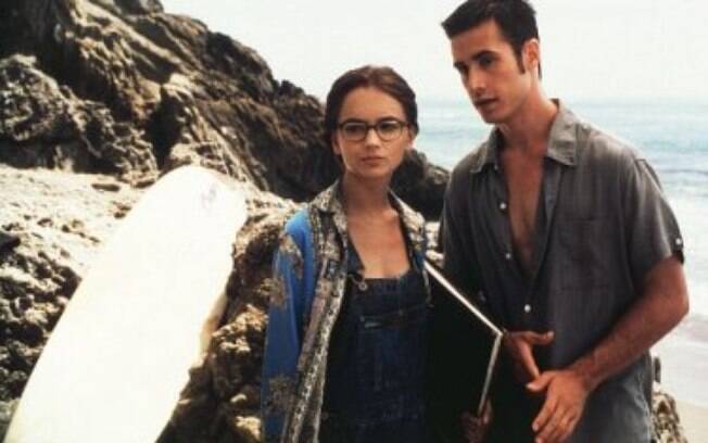 Zach (Freddie Prinze Jr.) é o galã mais cobiçado entre as estudantes e Laney Boggs (Rachel Leigh Cook) é deslocada, mas surpreende o garoto mais popular da escola depois de se transformar completamente