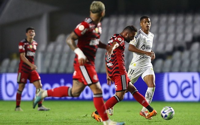 Flamengo derrotou o Santos por 3 a 2 no primeiro turno do Campeonato Brasileiro 