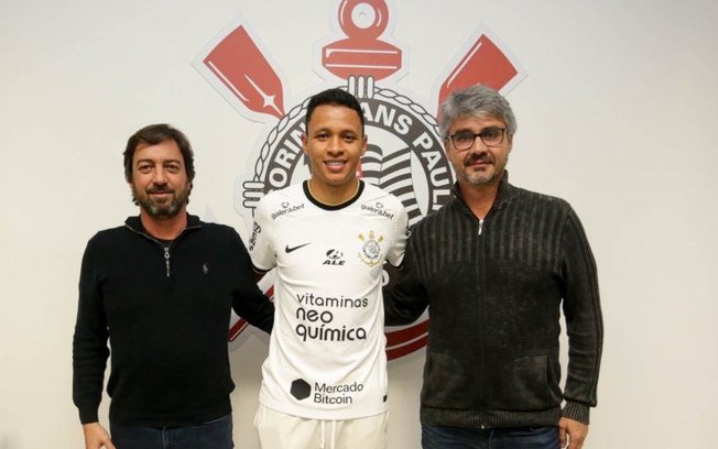Corinthians renova contrato com artilheiro e destaque do Sub-20