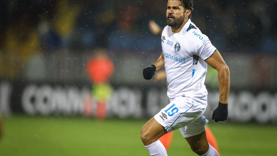 Diego Costa será o comandante do ataque gremista