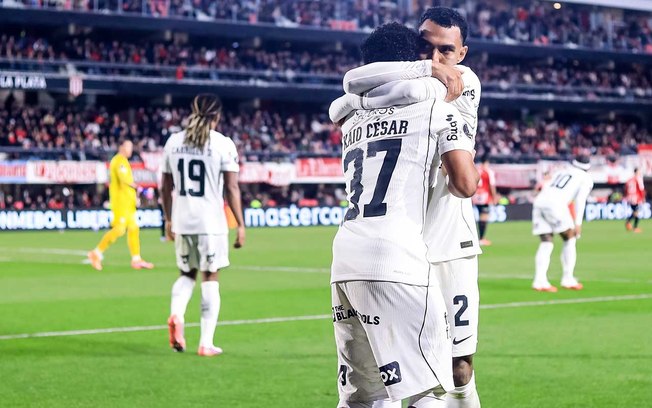 Kaio Cesar vibra após fazer o gol de empate do Corinthians no 1 a 1 com o Estudiantes 