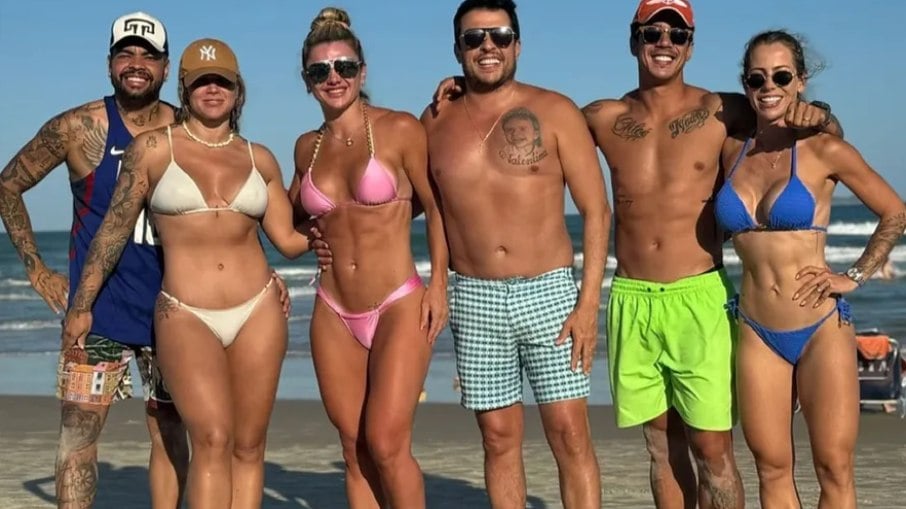Ceará e Mirella Santos curtem praia ao lado de Dentinho e Dani Souza